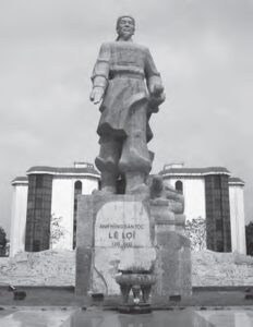 photo of a statue of le loi