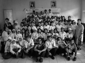 Classroom photograph of all students and teachers together. 