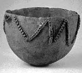 image of a simple bowl with small chain embellishments