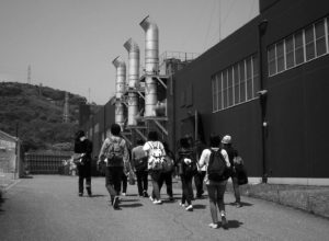 A group of students on a tour of Huis Ten Bosch. 