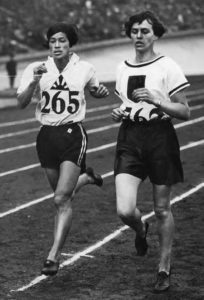 photo ot two women running