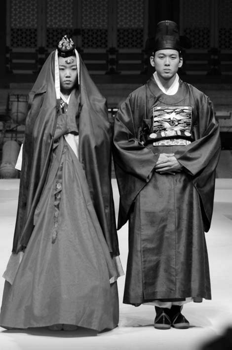 Korean couple in traditional hanbok.
