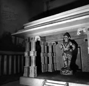 photo of a statue in the middle of a covered platform